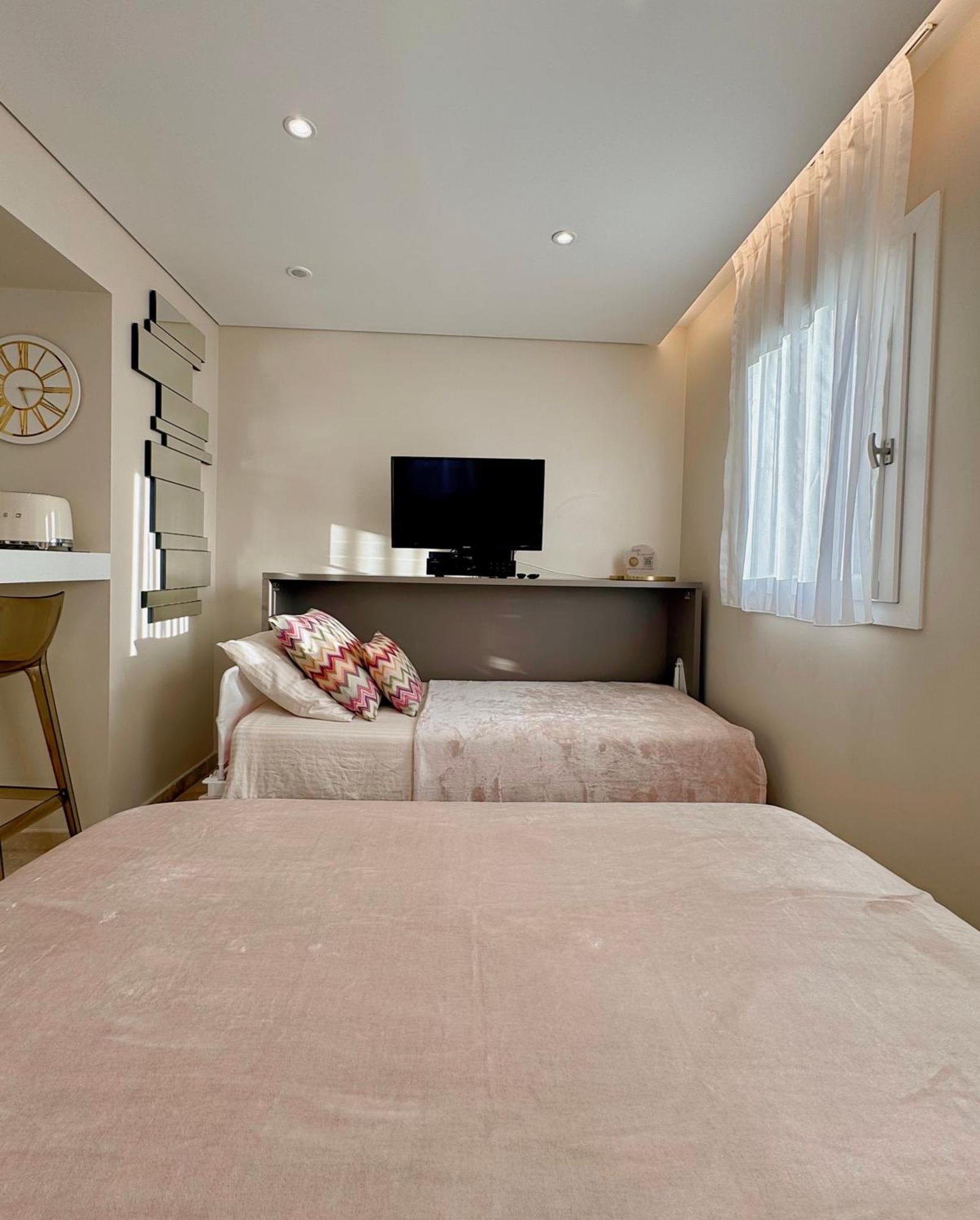 Studio Climatise, Terrasse, Parking Prive, 50M De La Plage Saint-Tropez Exterior photo